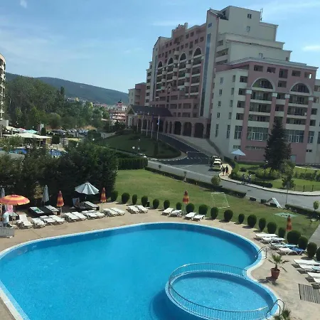 Plaza 17 Apartment