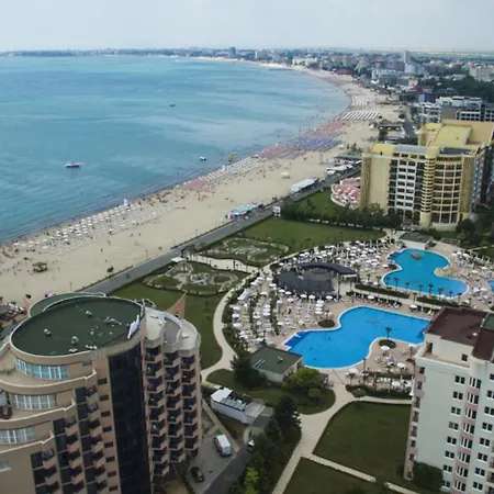 Апартамент Plaza 17